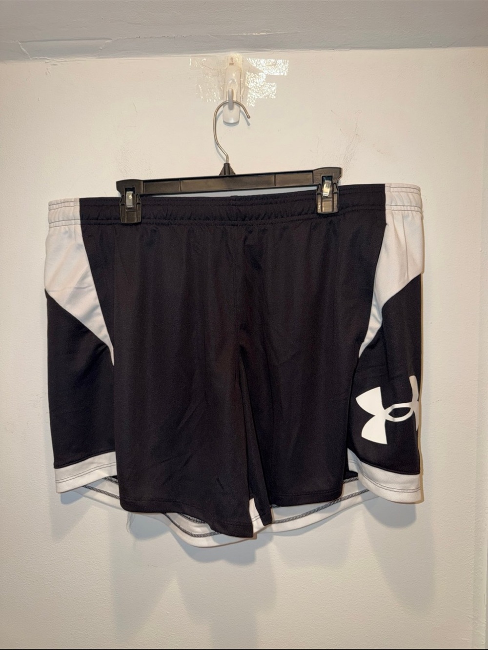 Under Armour Womens Black Shorts. Womens XXL